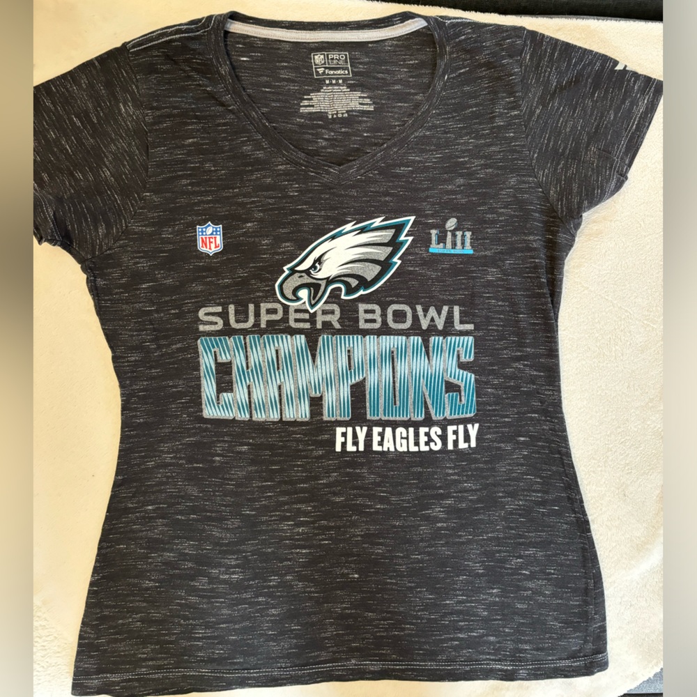 💙 Philadelphia Eagles: size medium tee